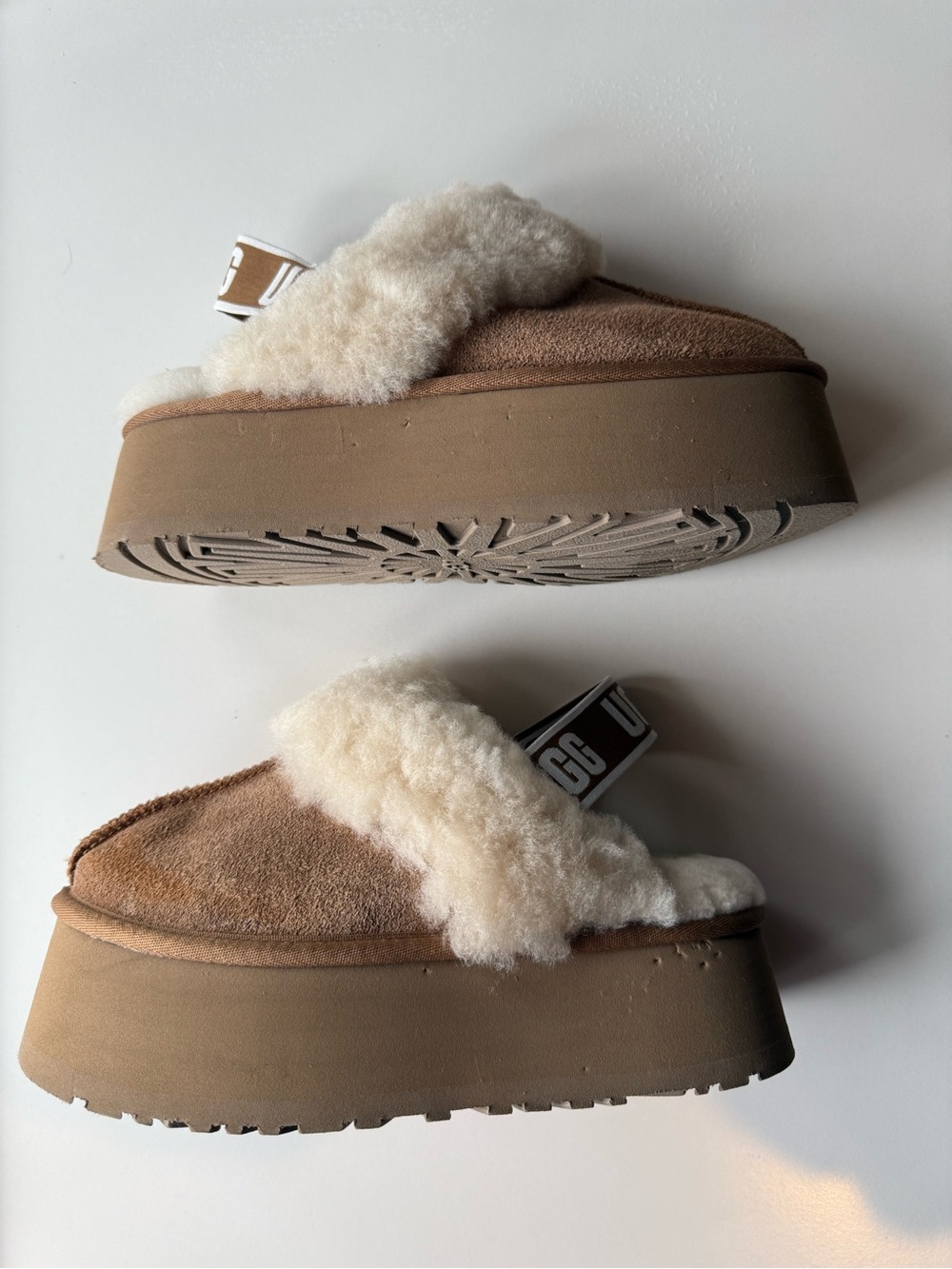 UGG Funkette Platform Clog Slipper Women’s US Size 7 - Chestnut